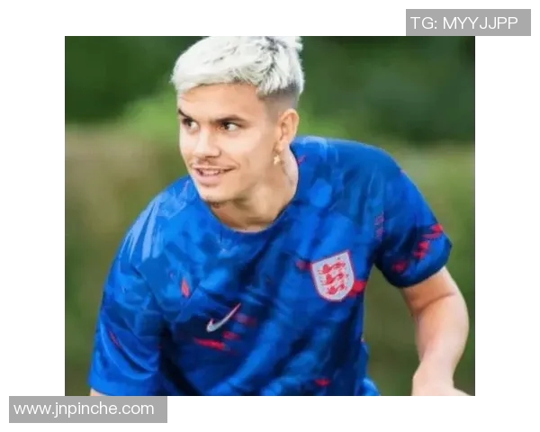 黄头发足球明星的身份揭秘与成就分析